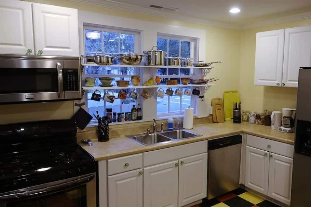 Photo of Kitchen in Historic District
