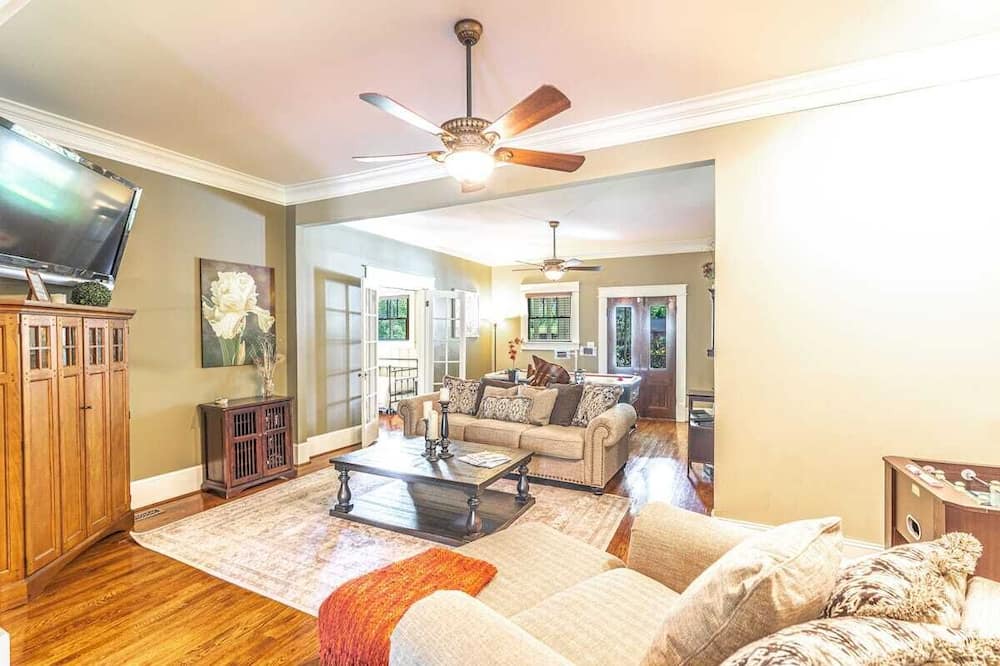 Photo of Livingroom in Terry Sanford