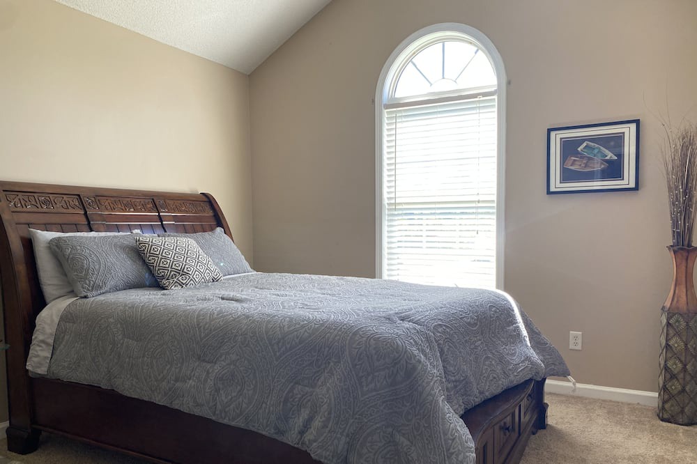 Photo of Bedroom in Dalzell