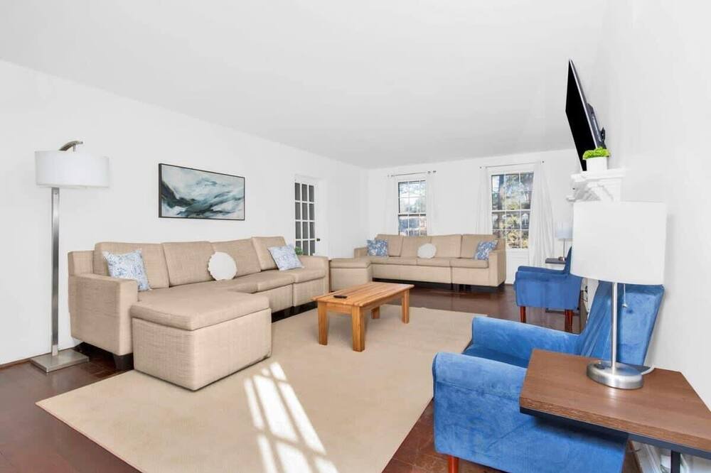 Photo of Livingroom in Terry Sanford