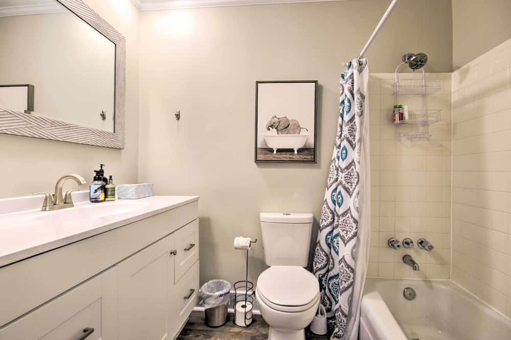 Photo of Bathroom in National Hills