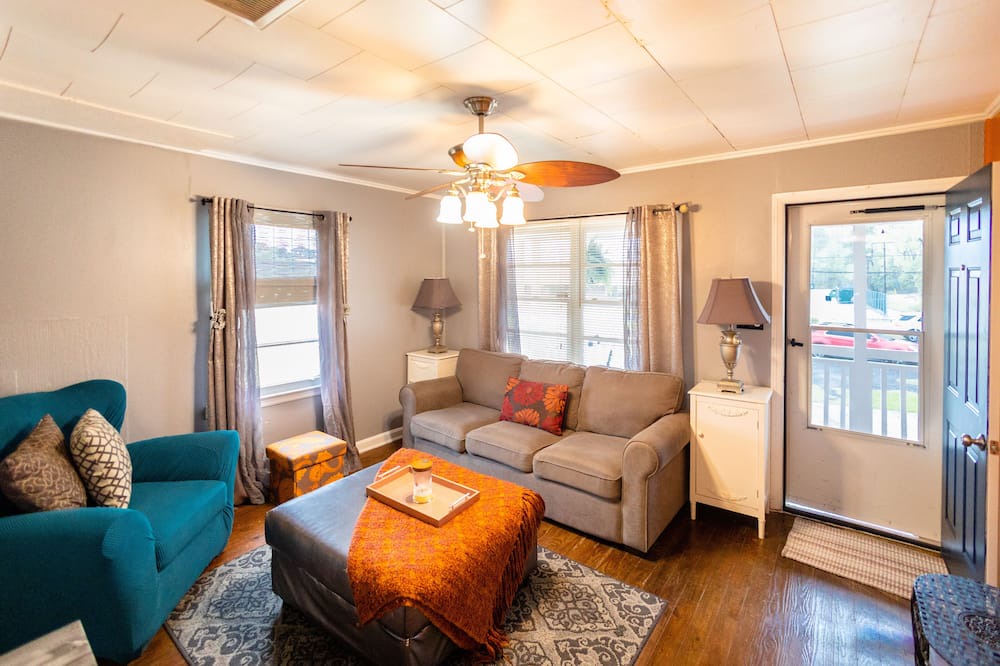 Photo of Livingroom in Garden City