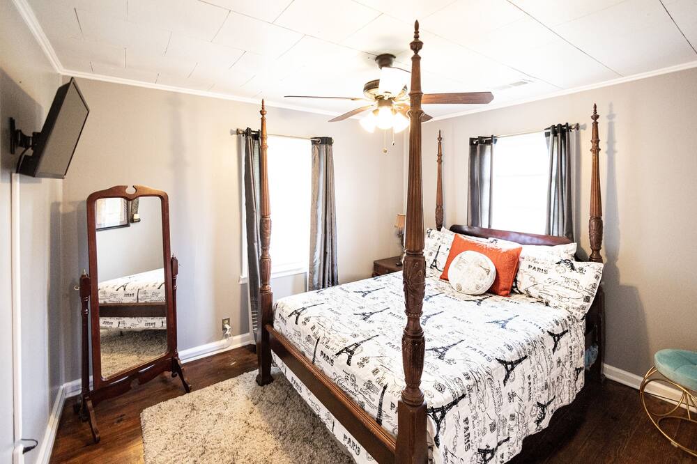 Photo of Bedroom in Garden City