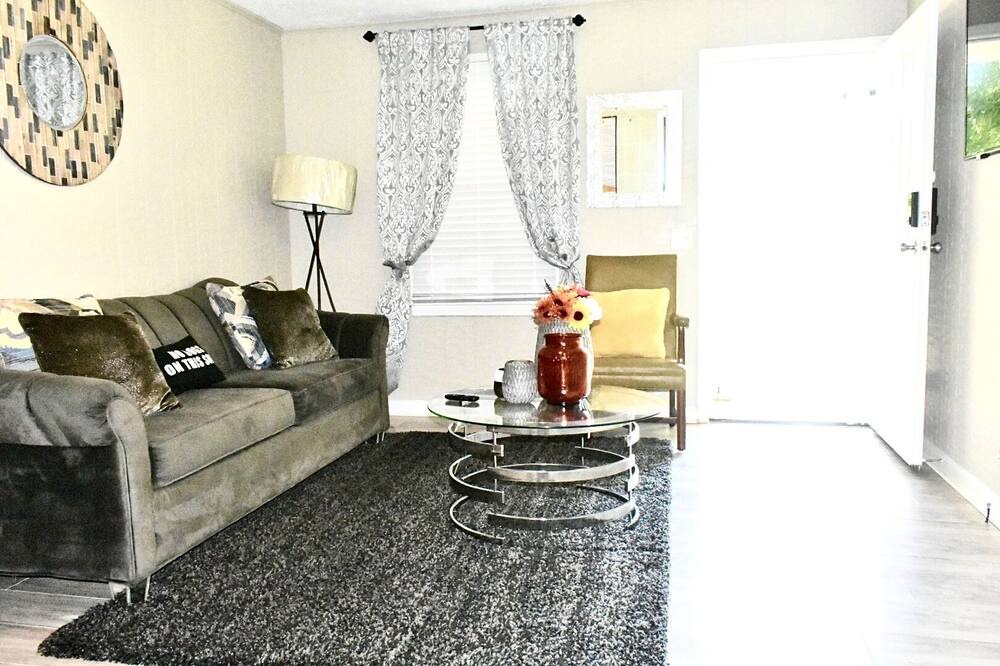 Photo of Livingroom in Greenville