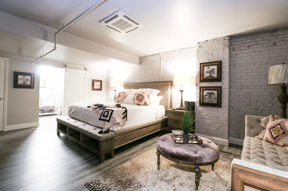 Photo of Bedroom in Seneca