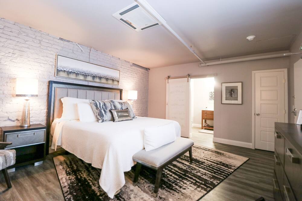 Photo of Bedroom in Seneca