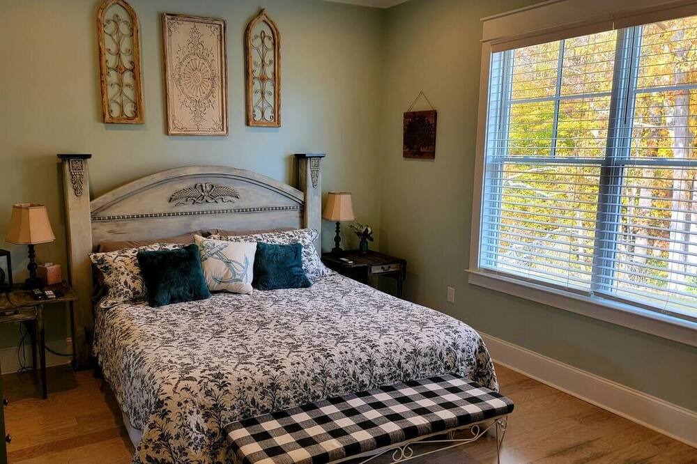Photo of Bedroom in Greenwood