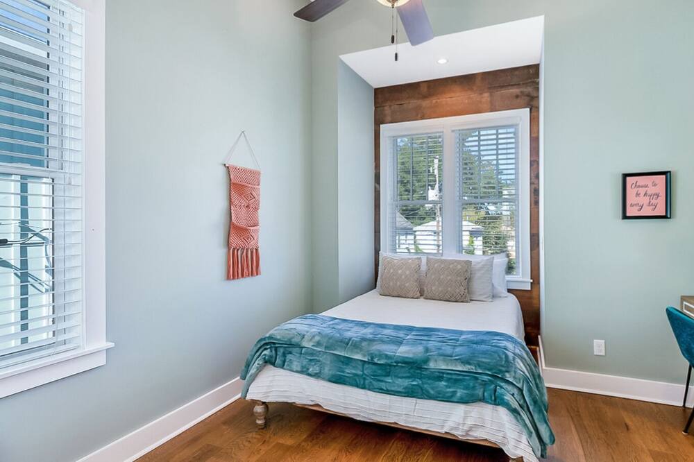 Photo of Bedroom in Westside