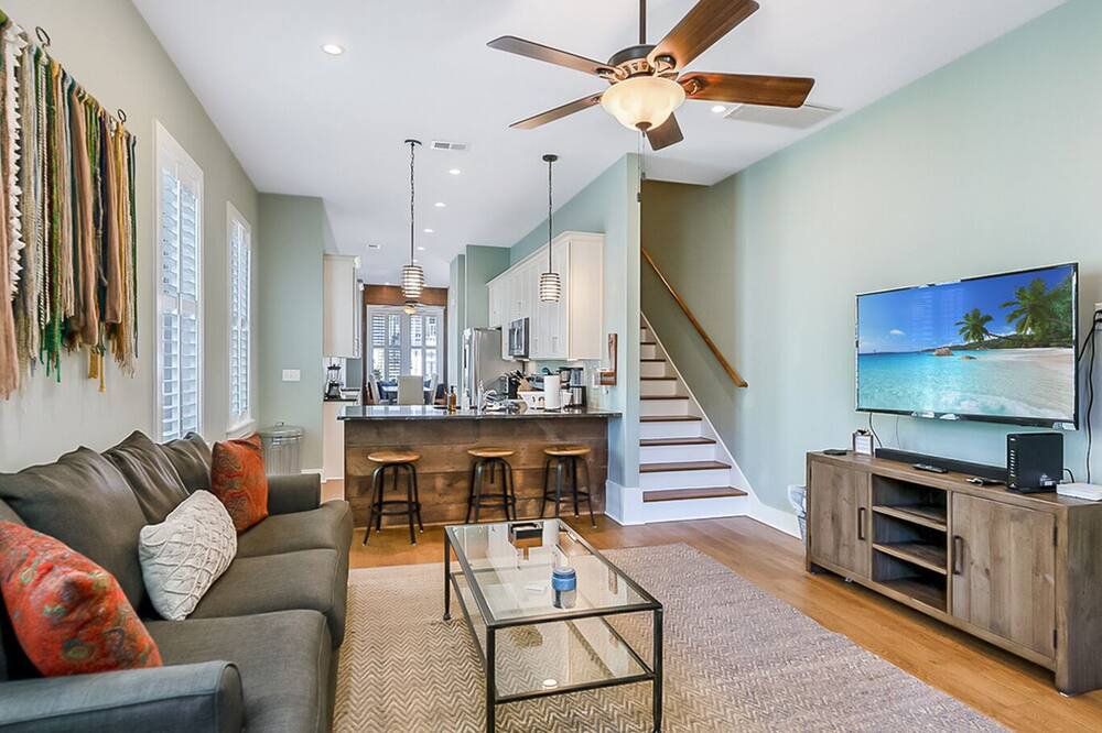 Photo of Livingroom in Westside