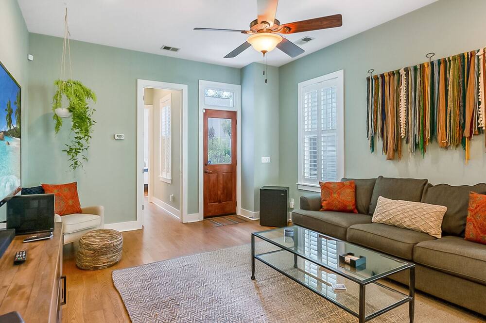 Photo of Livingroom in Westside