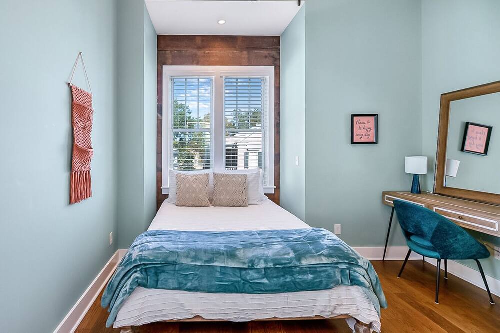 Photo of Bedroom in Westside