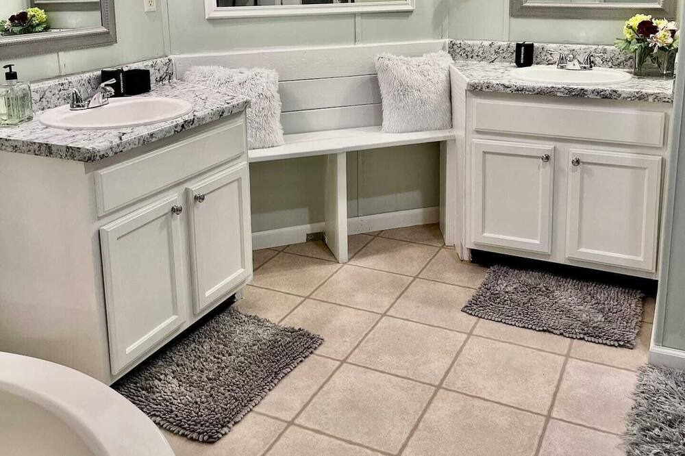 Photo of Bathroom in Beaufort