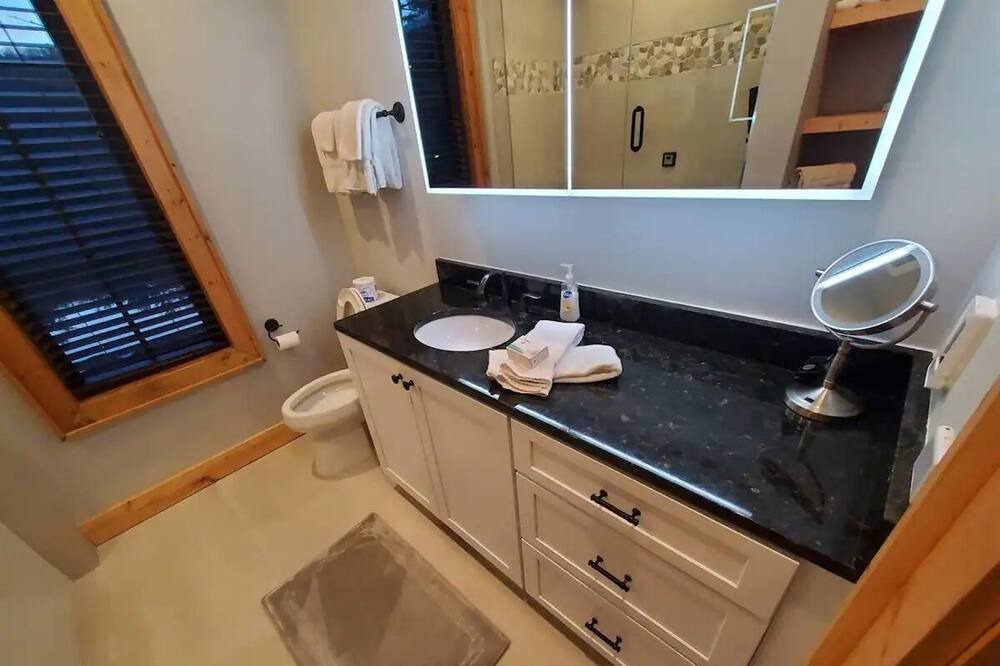 Photo of Bathroom in Glenville