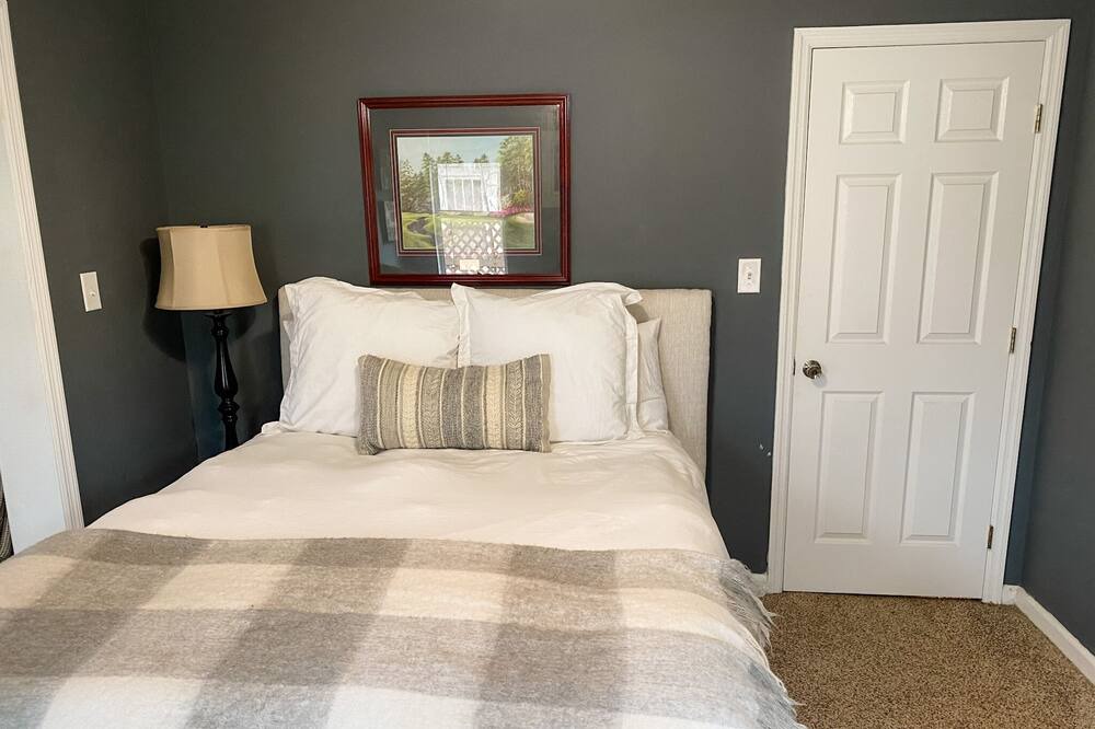 Photo of Bedroom in Summerville