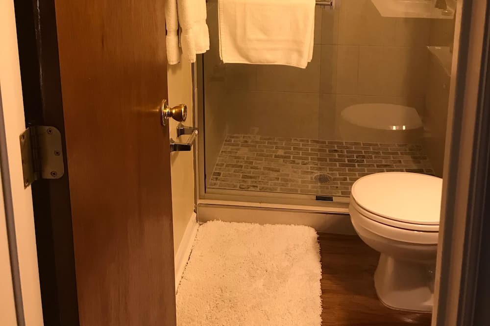 Photo of Bathroom in Huntcliff