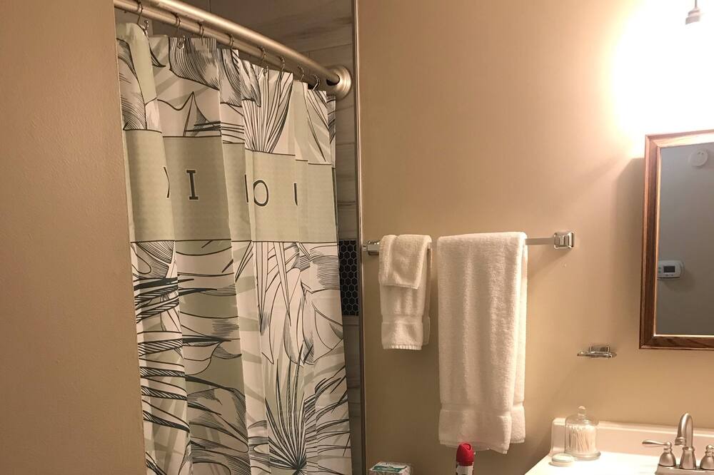 Photo of Bathroom in Huntcliff