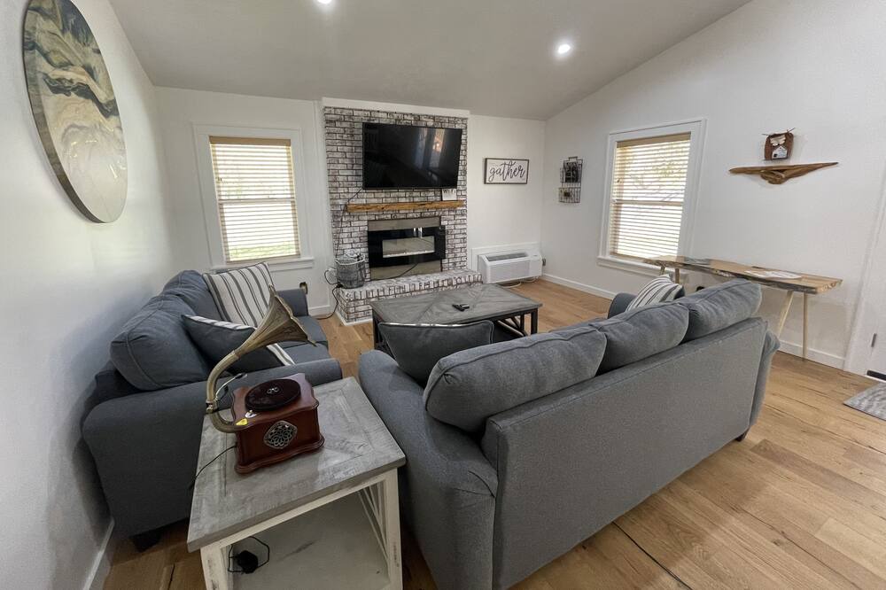 Photo of Livingroom in Tuckasegee