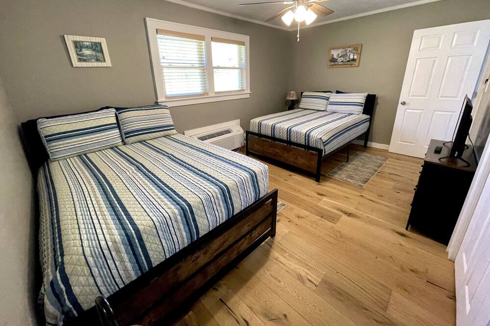 Photo of Bedroom in Tuckasegee