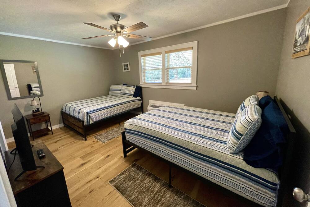 Photo of Bedroom in Tuckasegee