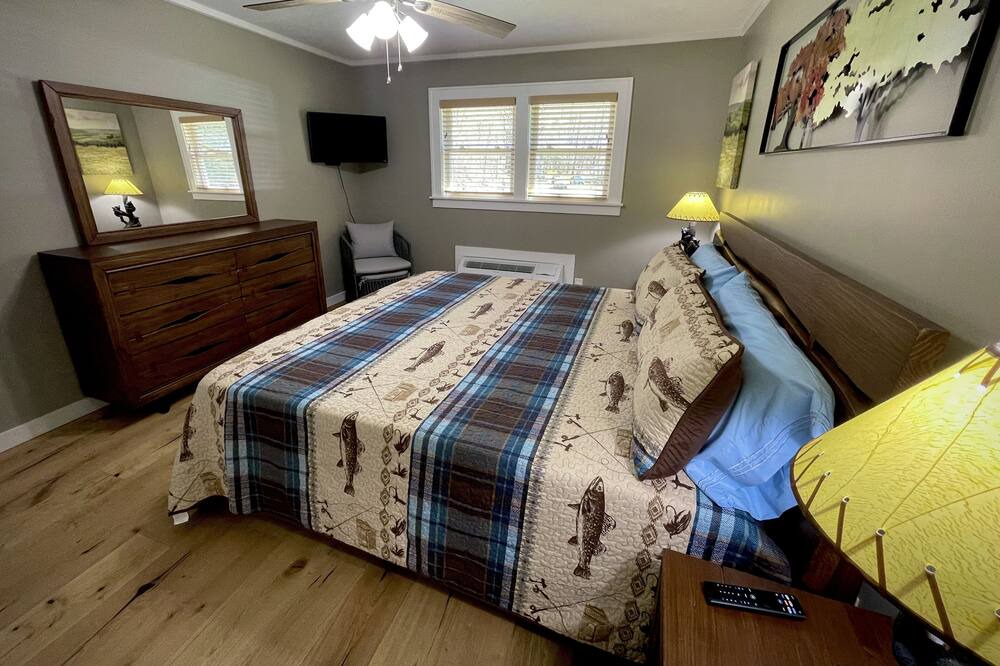 Photo of Bedroom in Tuckasegee