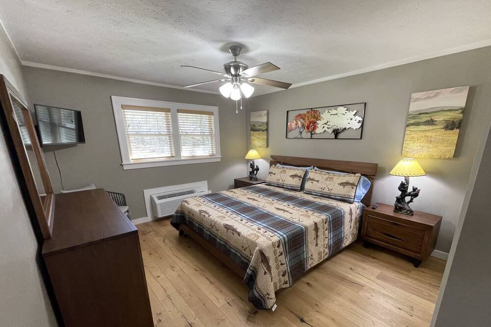 Photo of Bedroom in Tuckasegee