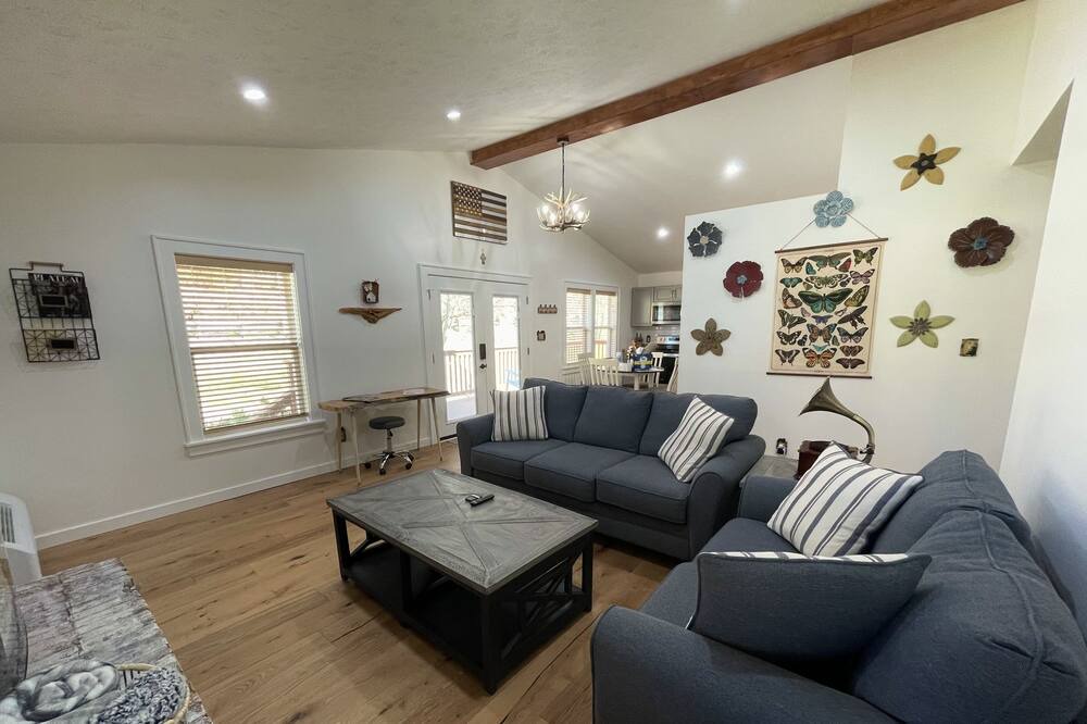 Photo of Livingroom in Tuckasegee