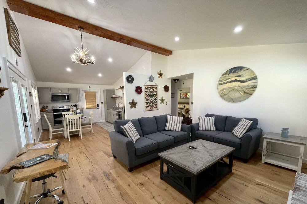 Photo of Livingroom in Tuckasegee