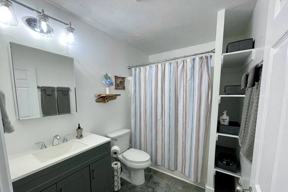 Photo of Bathroom in Tuckasegee
