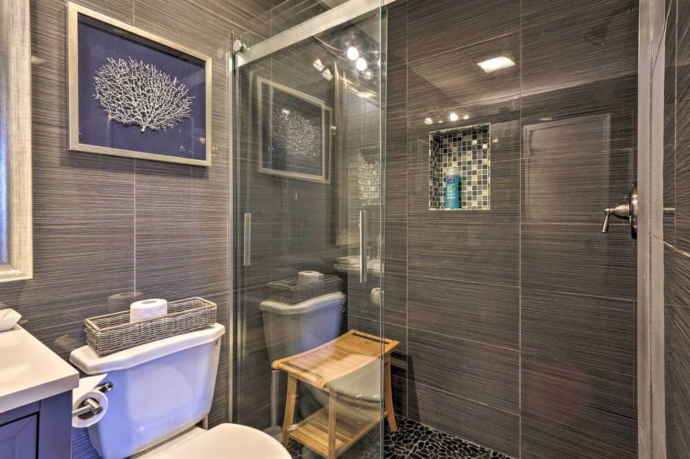 Photo of Bathroom in Folly Field