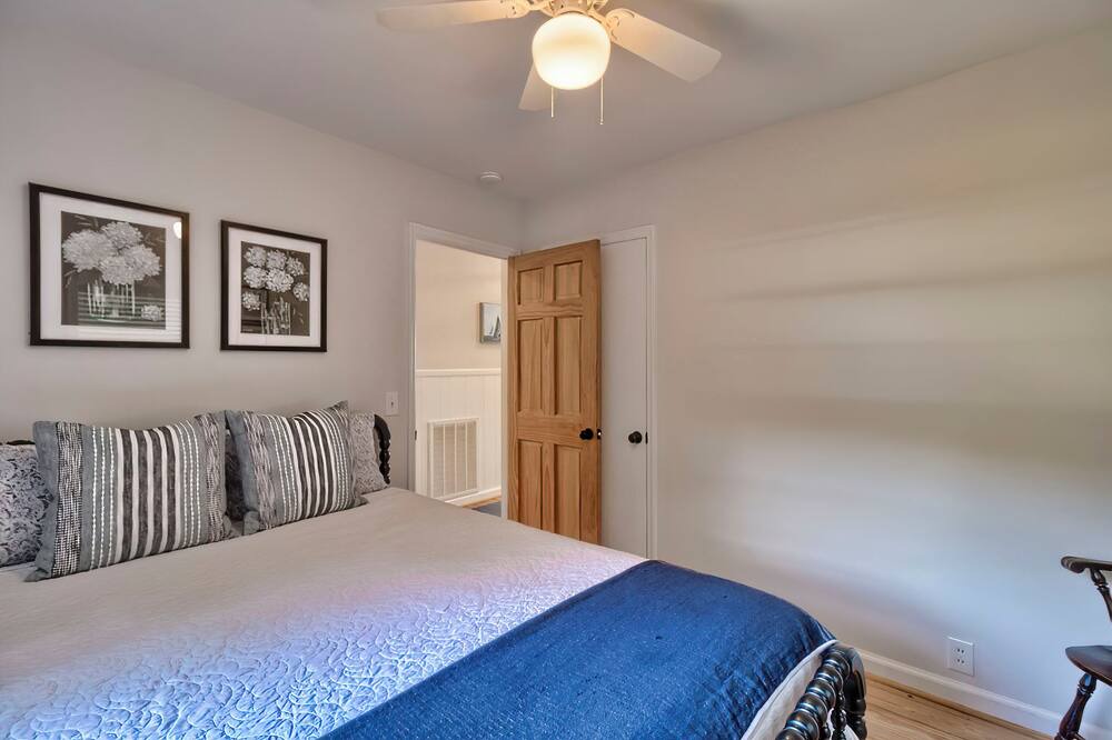 Photo of Bedroom in Chapin