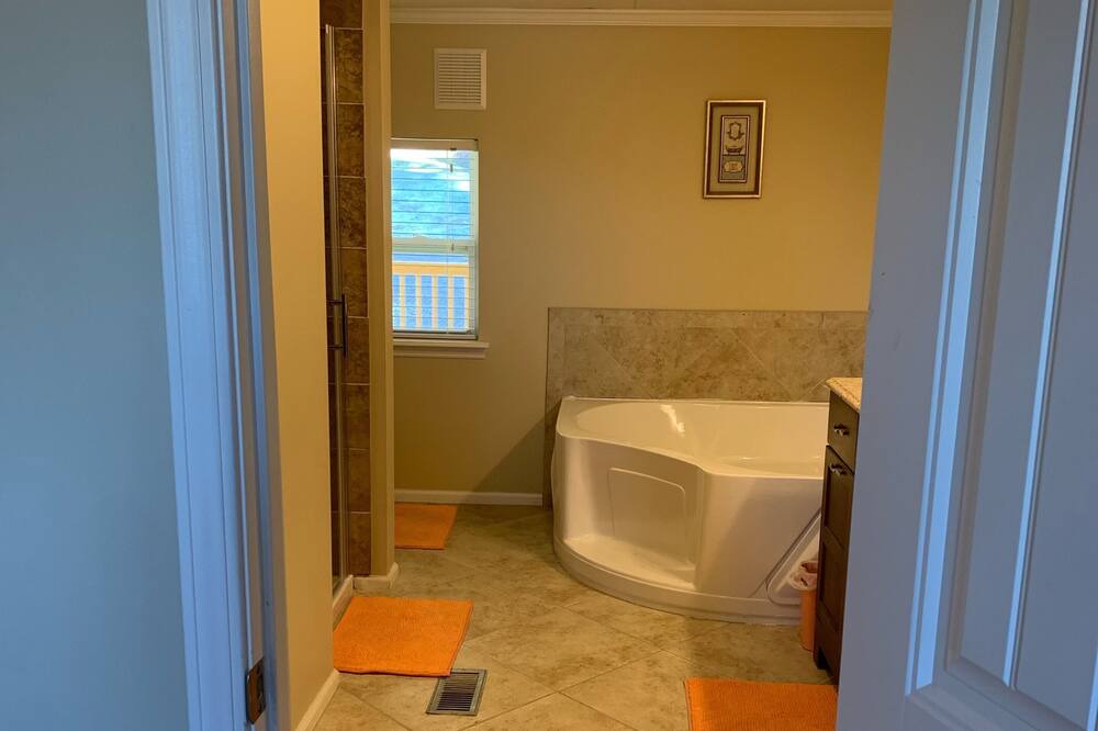 Photo of Bathroom in Cross Hill