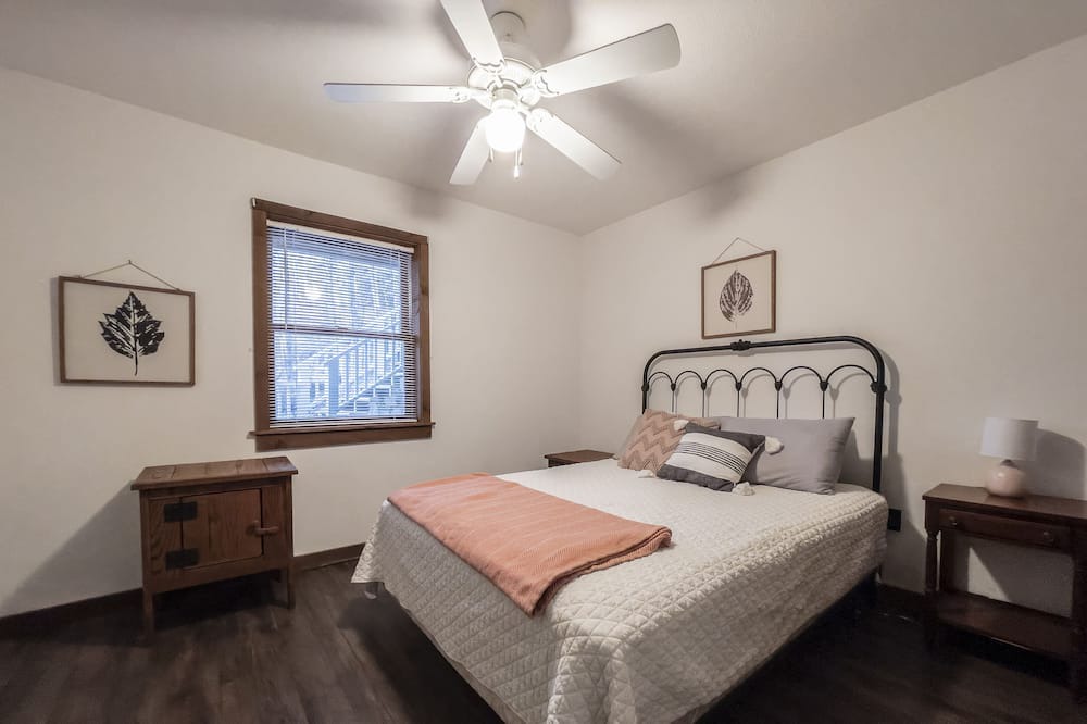 Photo of Bedroom in Cullowhee