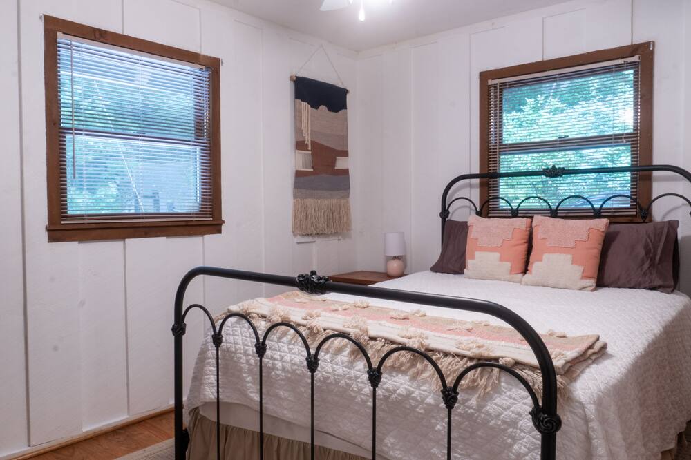 Photo of Bedroom in Cullowhee