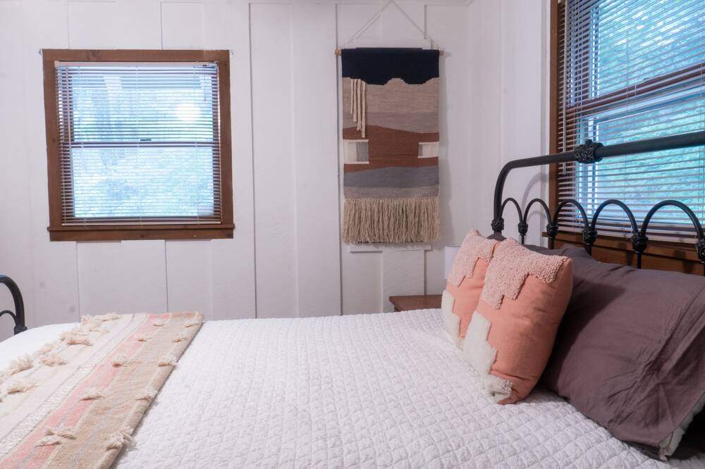 Photo of Bedroom in Cullowhee