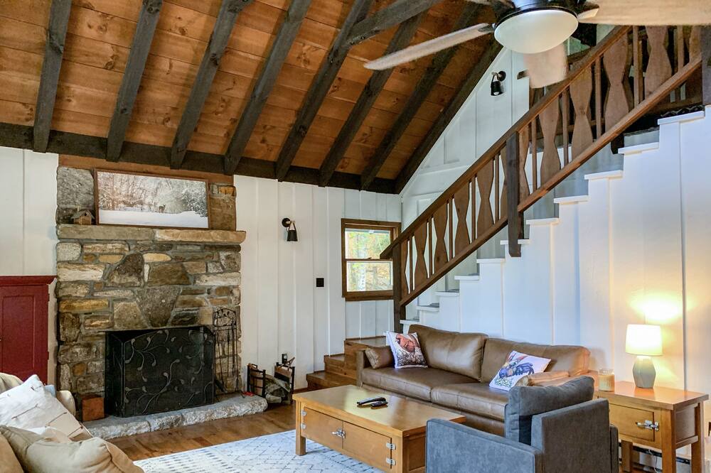 Photo of Livingroom in Cullowhee