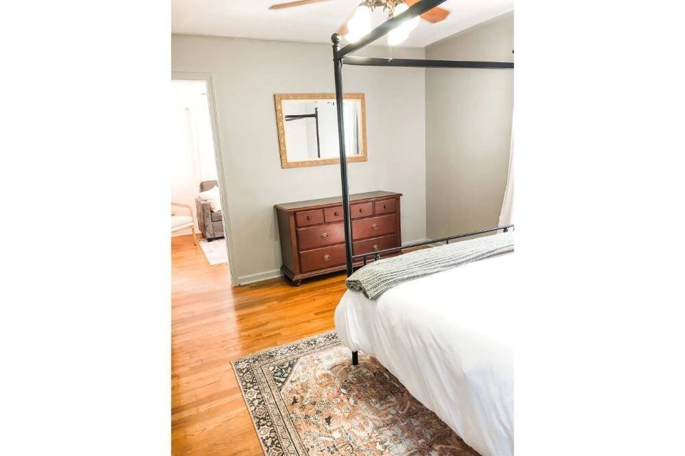 Photo of Bedroom in Midtown