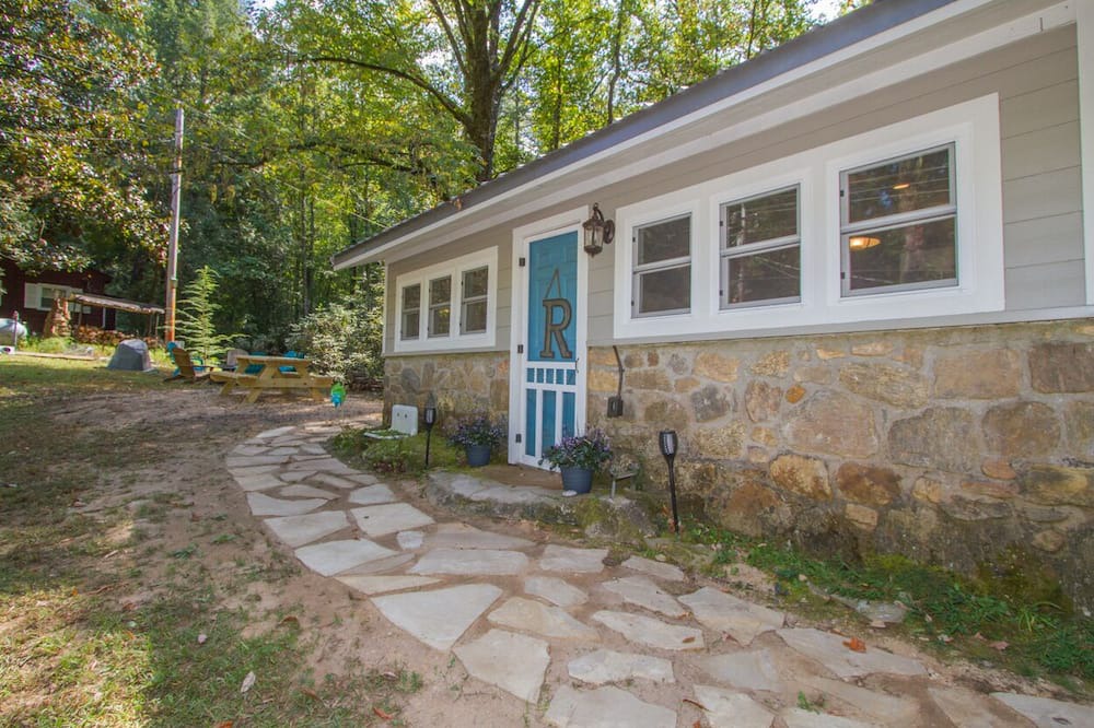 Photo of Outdoor in Rocky Bottom