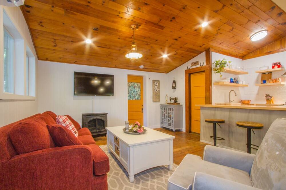 Photo of Livingroom in Rocky Bottom