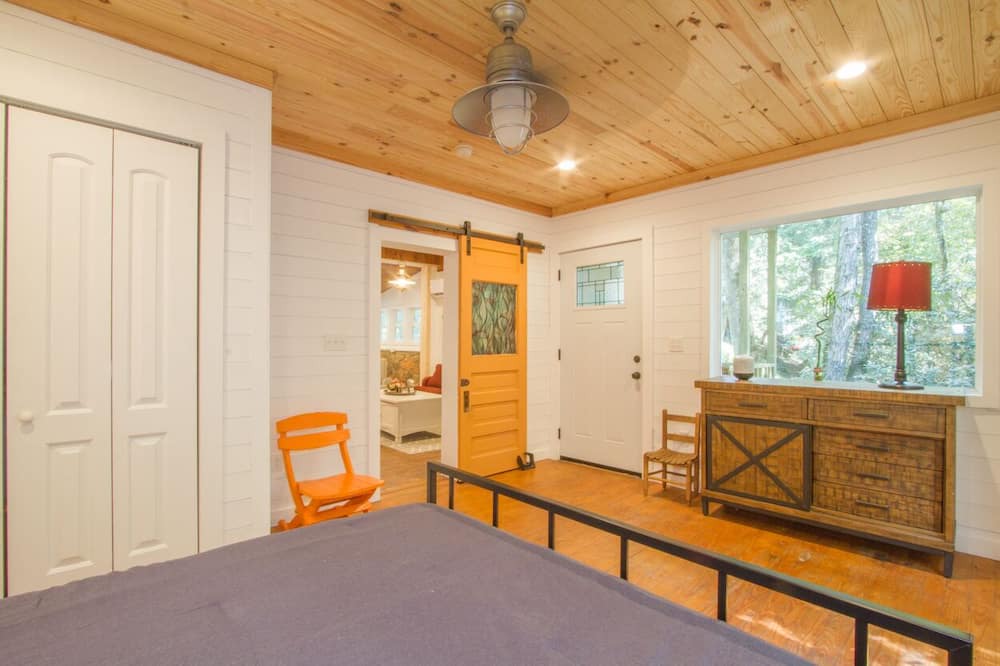 Photo of Bedroom in Rocky Bottom