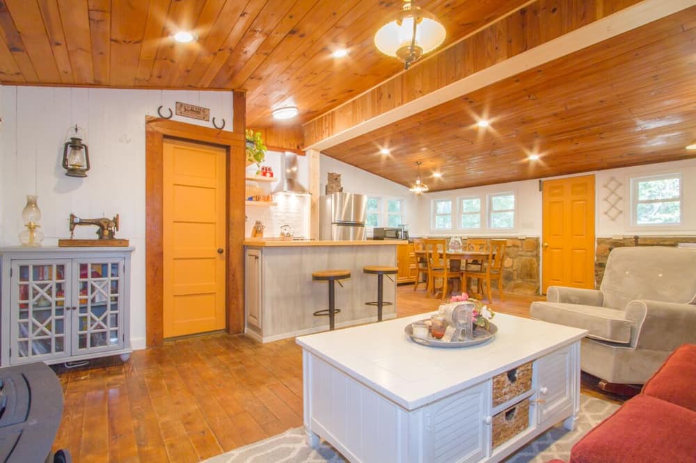Photo of Livingroom in Rocky Bottom