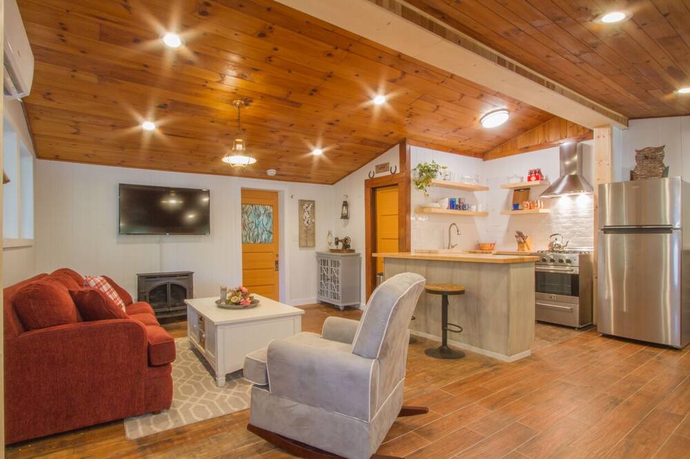 Photo of Livingroom in Rocky Bottom