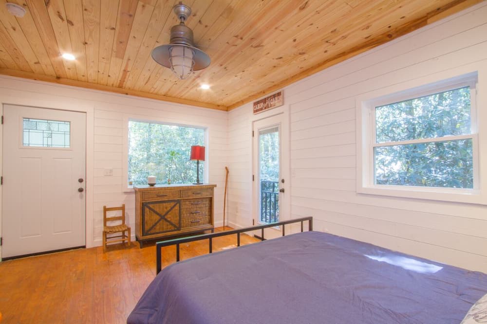 Photo of Bedroom in Rocky Bottom