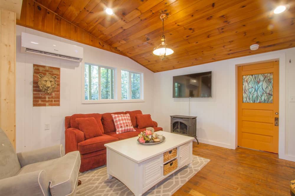 Photo of Livingroom in Rocky Bottom