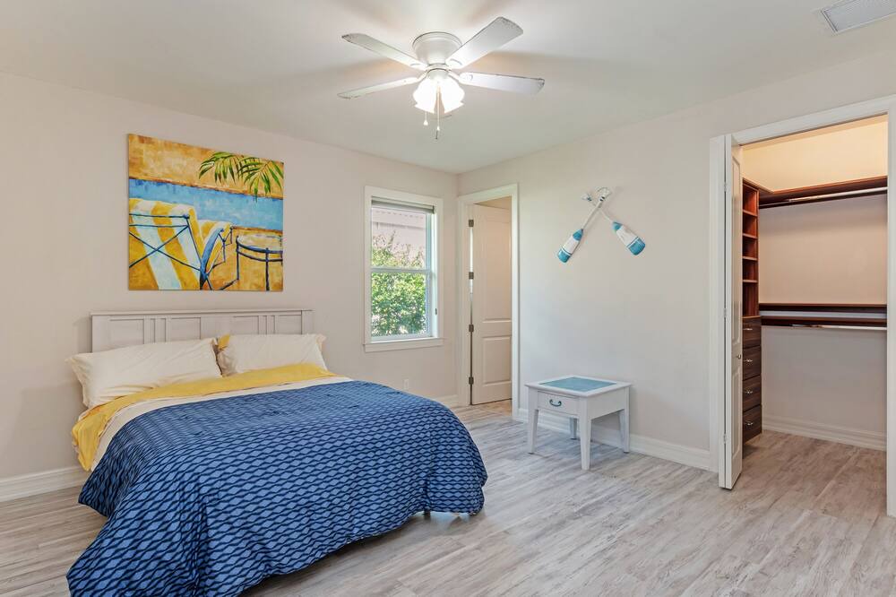 Photo of Bedroom in Royal Harbor