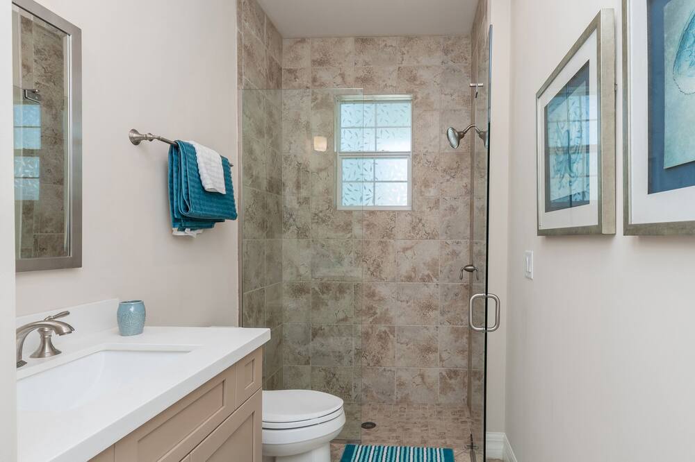 Photo of Bathroom in Royal Harbor