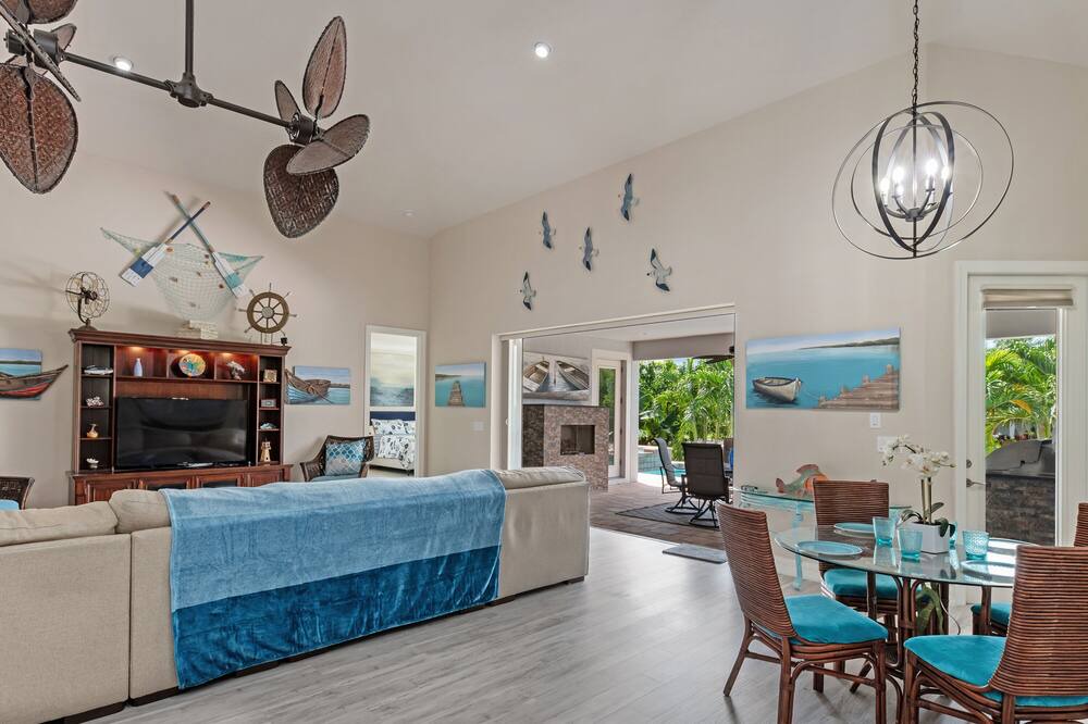 Photo of Livingroom in Royal Harbor