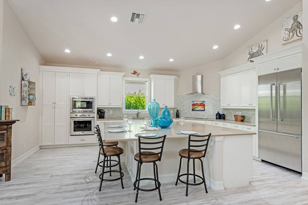 Photo of Kitchen in Royal Harbor