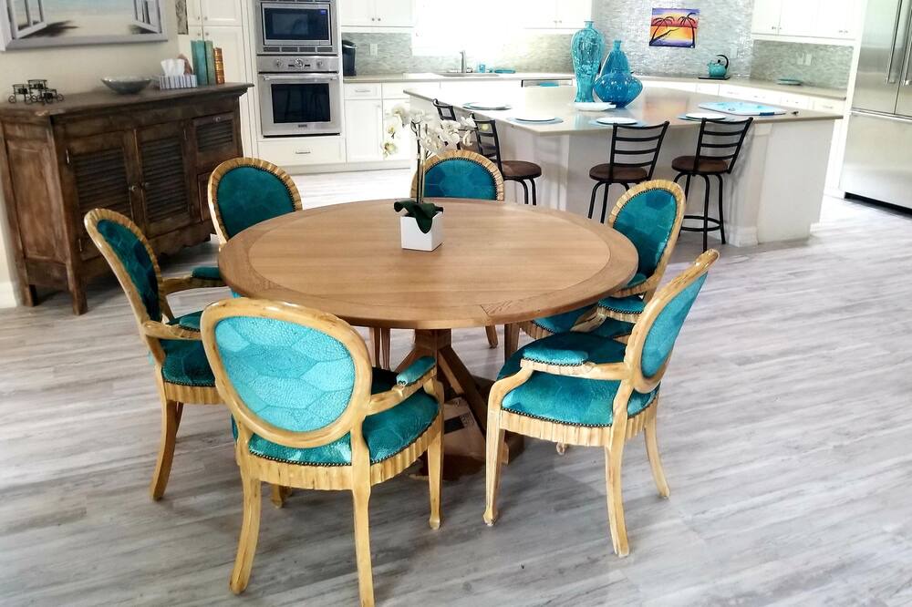 Photo of Kitchen in Royal Harbor