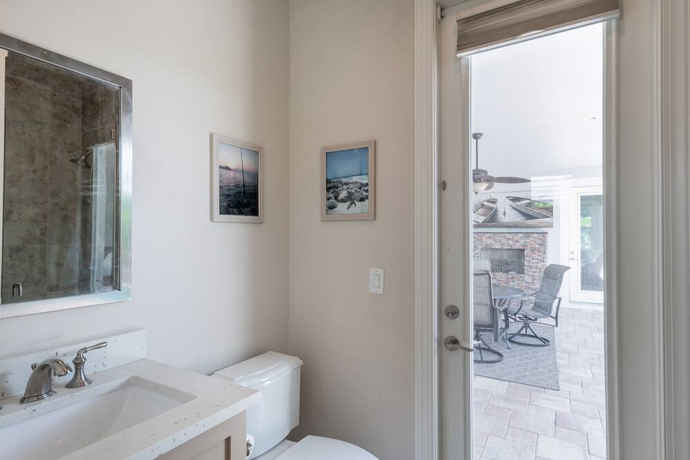 Photo of Bedroom in Royal Harbor