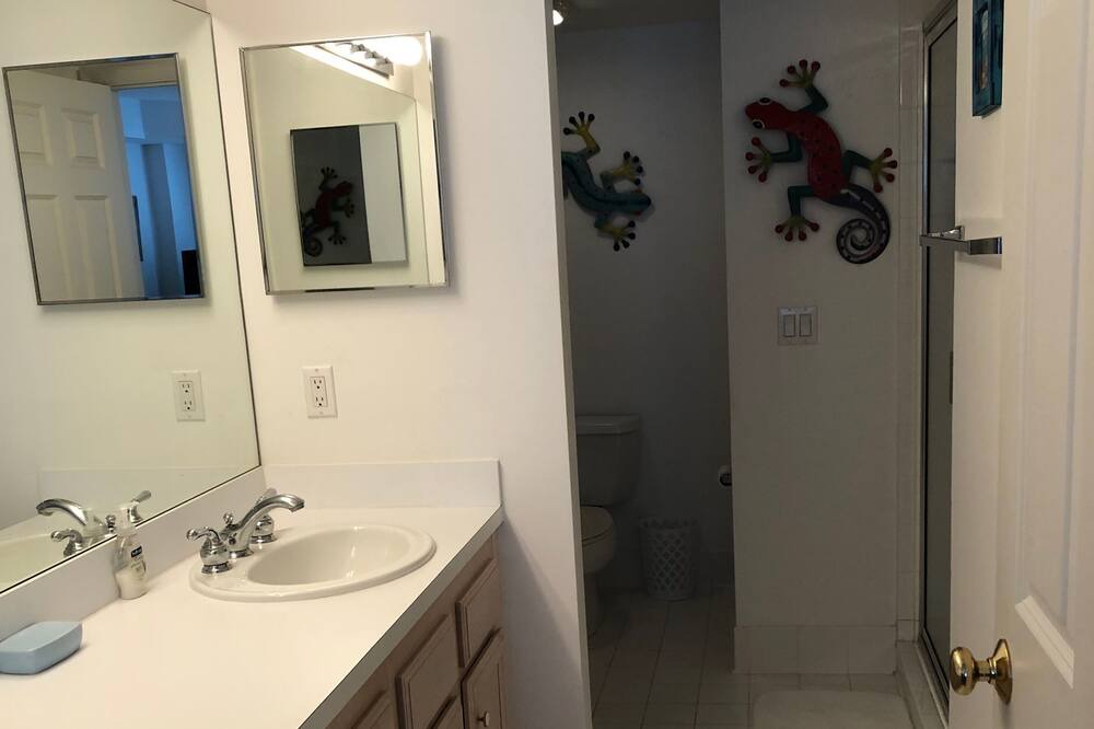 Photo of Bathroom in Central Beach
